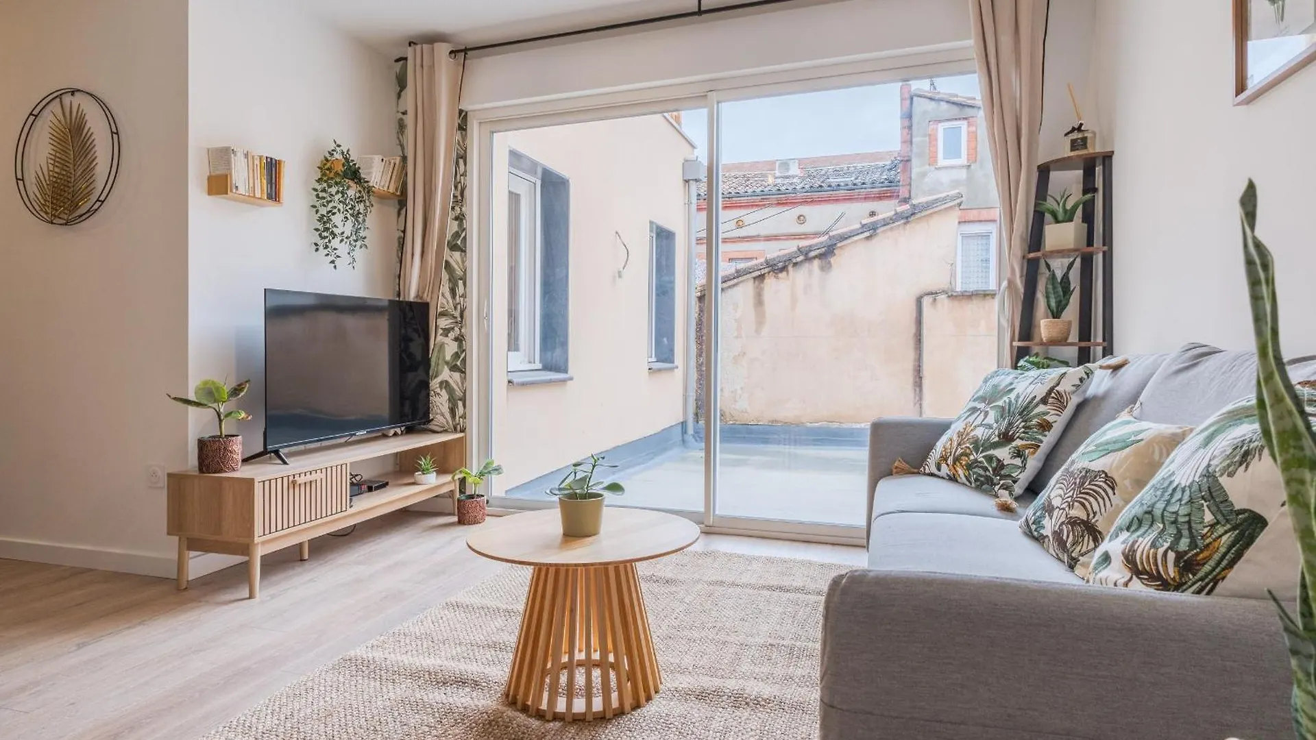 Appartement T3 Tropical Avec Parking Gratuit, Terrasse Et Wifi à Toulouse France